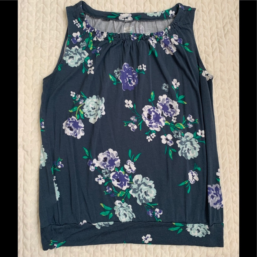 COPY - Sleeveless Loft Top